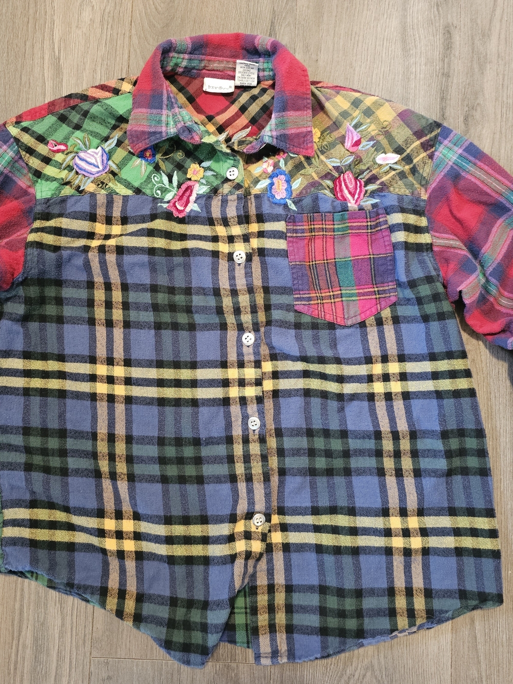 Vintage Women's Multicolor Plaid Embroidered Button-Up Shirt- Size Large